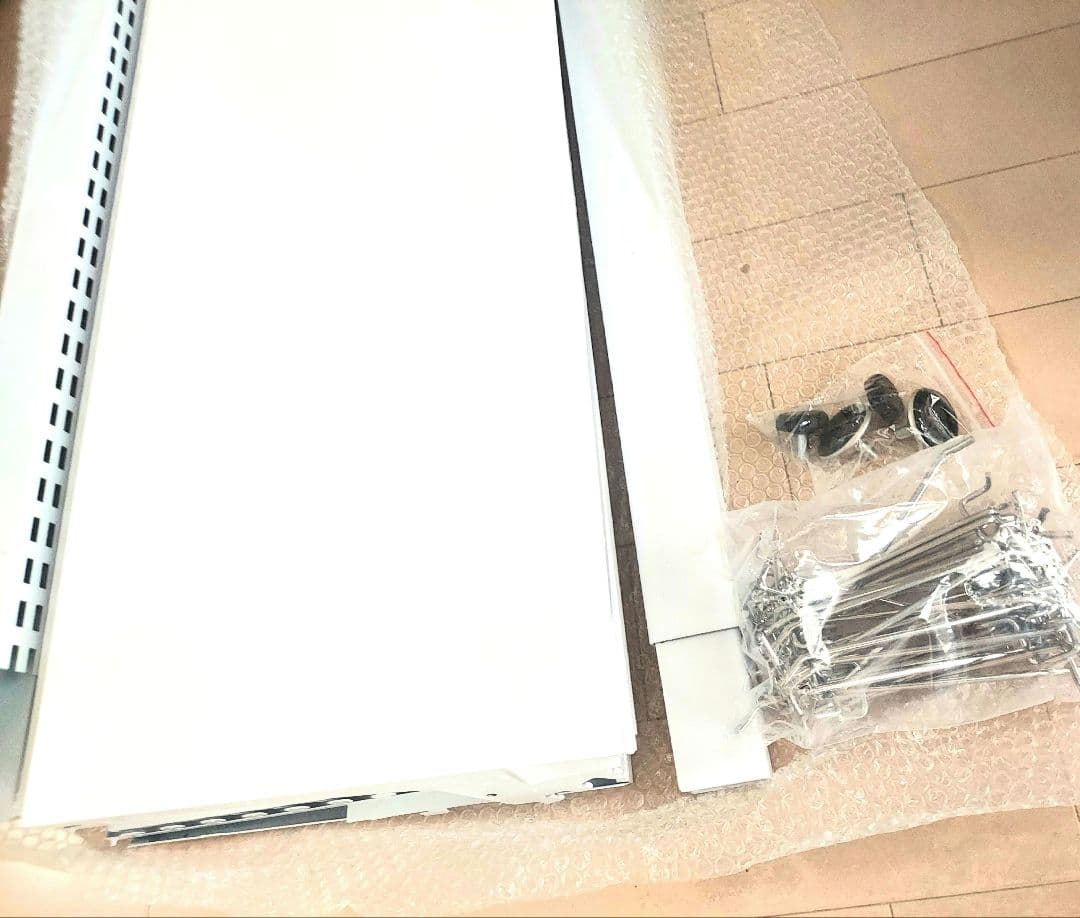 ホワイトメッシュ陳列スタンド 収納 ラック 頑丈 スチール製 フック付き 業務