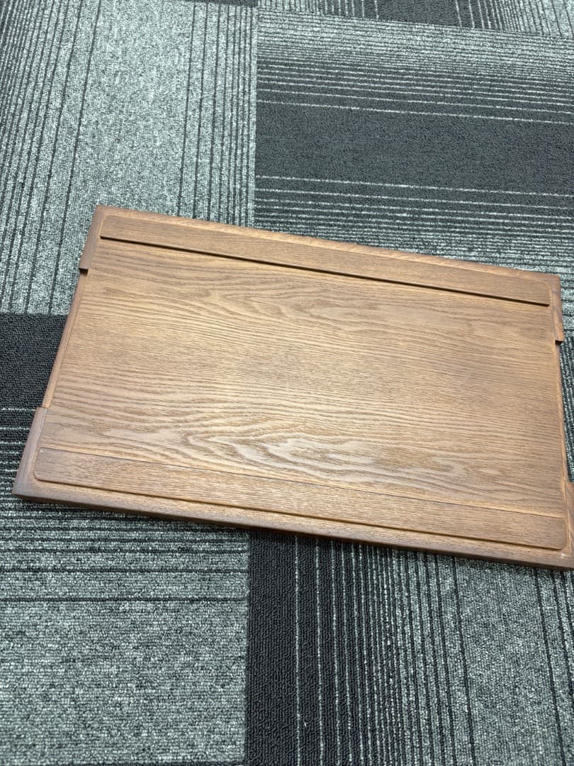 木製と金属フレームのコーヒートレイ