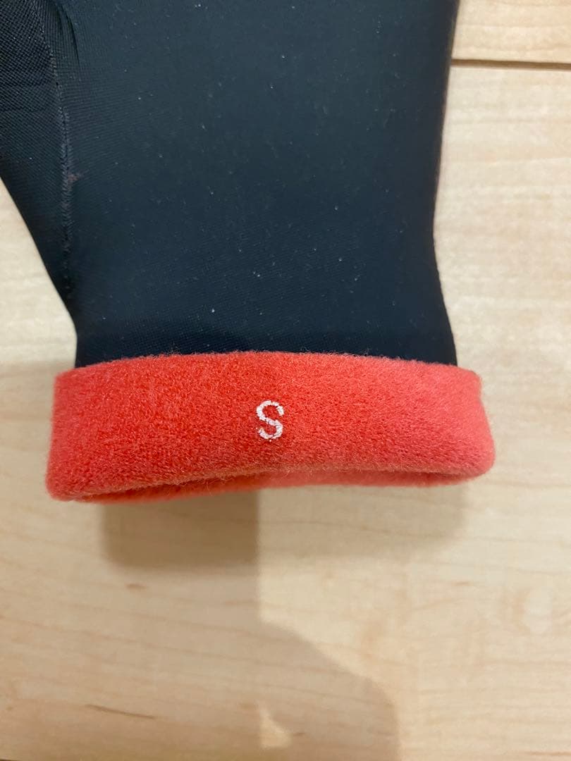 サーフエイト　マグマコア　グローブ極暖　S 2024 1回使用のみ‼️