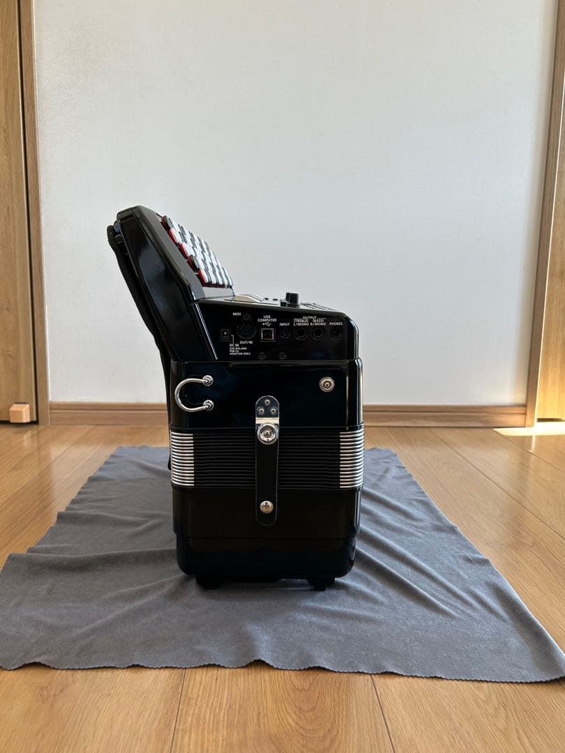 ローランド Vアコーディオン FR-4xb 週末特価