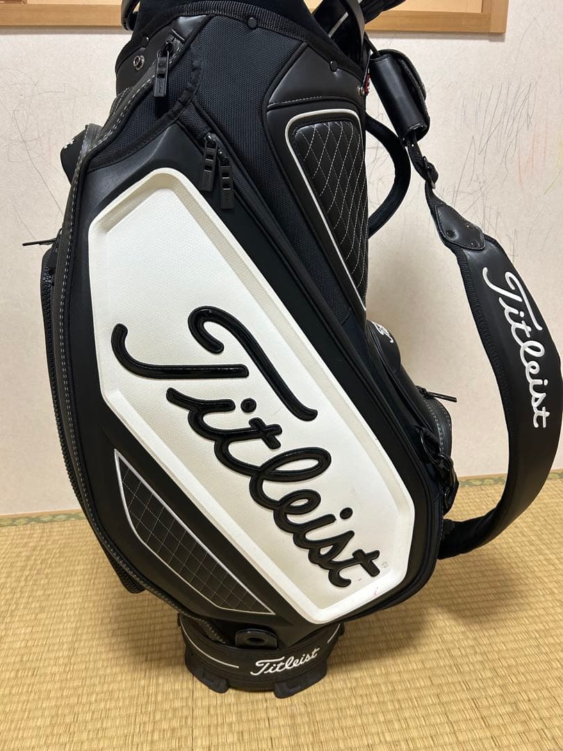 つ　Titleist ツアーキャディバッグ ヘッドカバー、おまけ付き