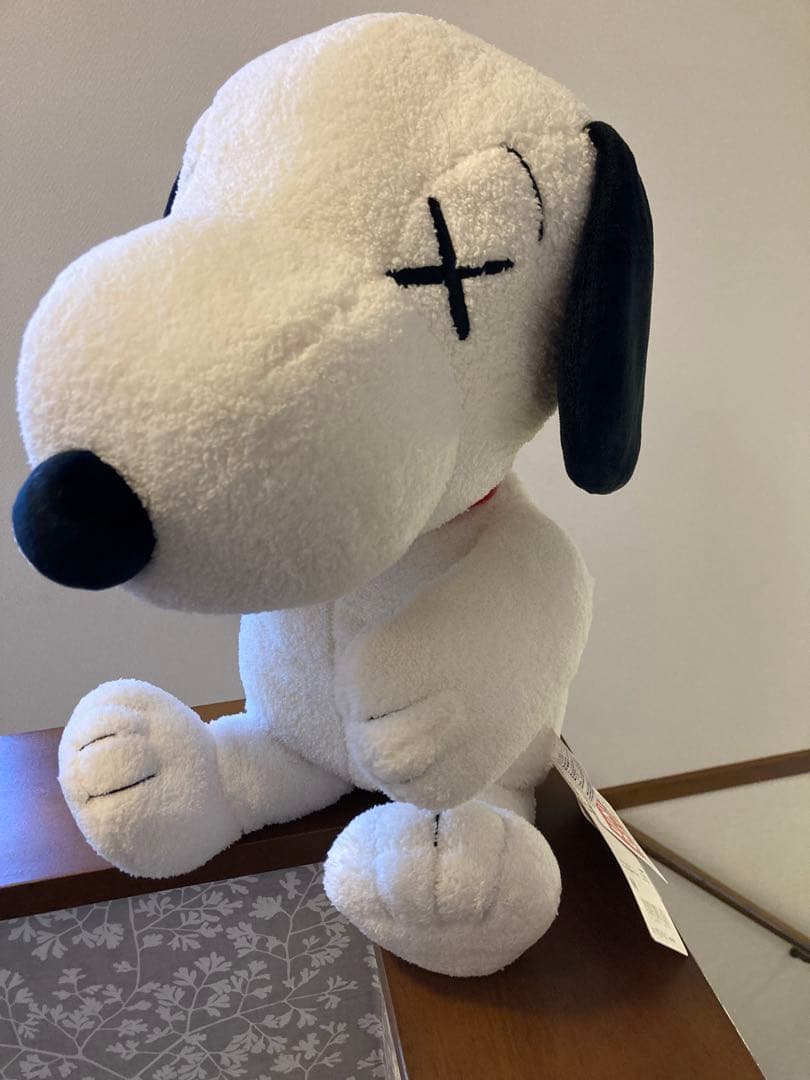 KAWS-PEANUTS ユニクロ　スヌーピー ぬいぐるみ Mサイズ
