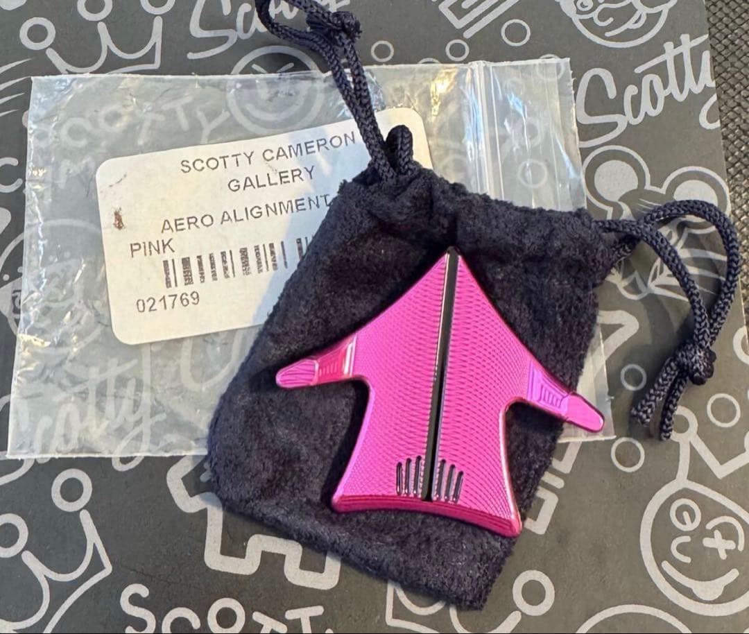 スコッティキャメロン★エアロアライメントツールメタル製ボールマーカー★ピンク色