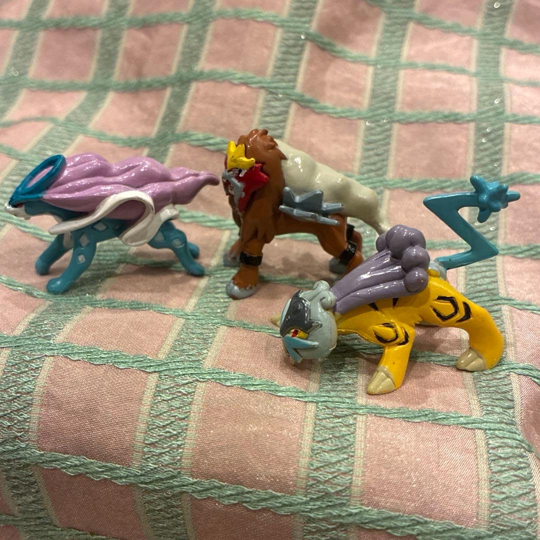 2010年　ポケモンチュッパサプライズ　スイクン　エンテイ　ライコウ　フィギュア