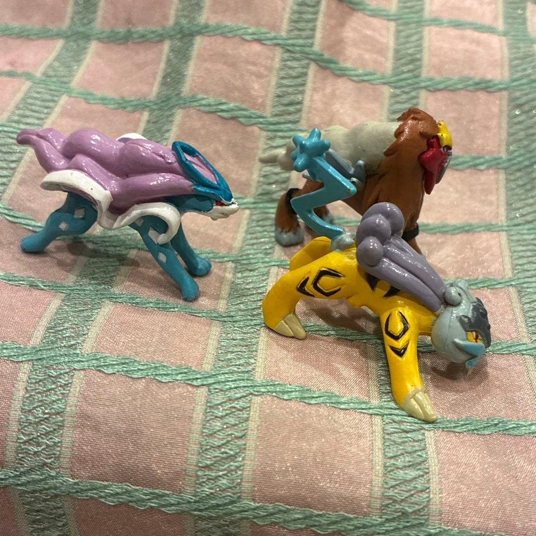 2010年　ポケモンチュッパサプライズ　スイクン　エンテイ　ライコウ　フィギュア