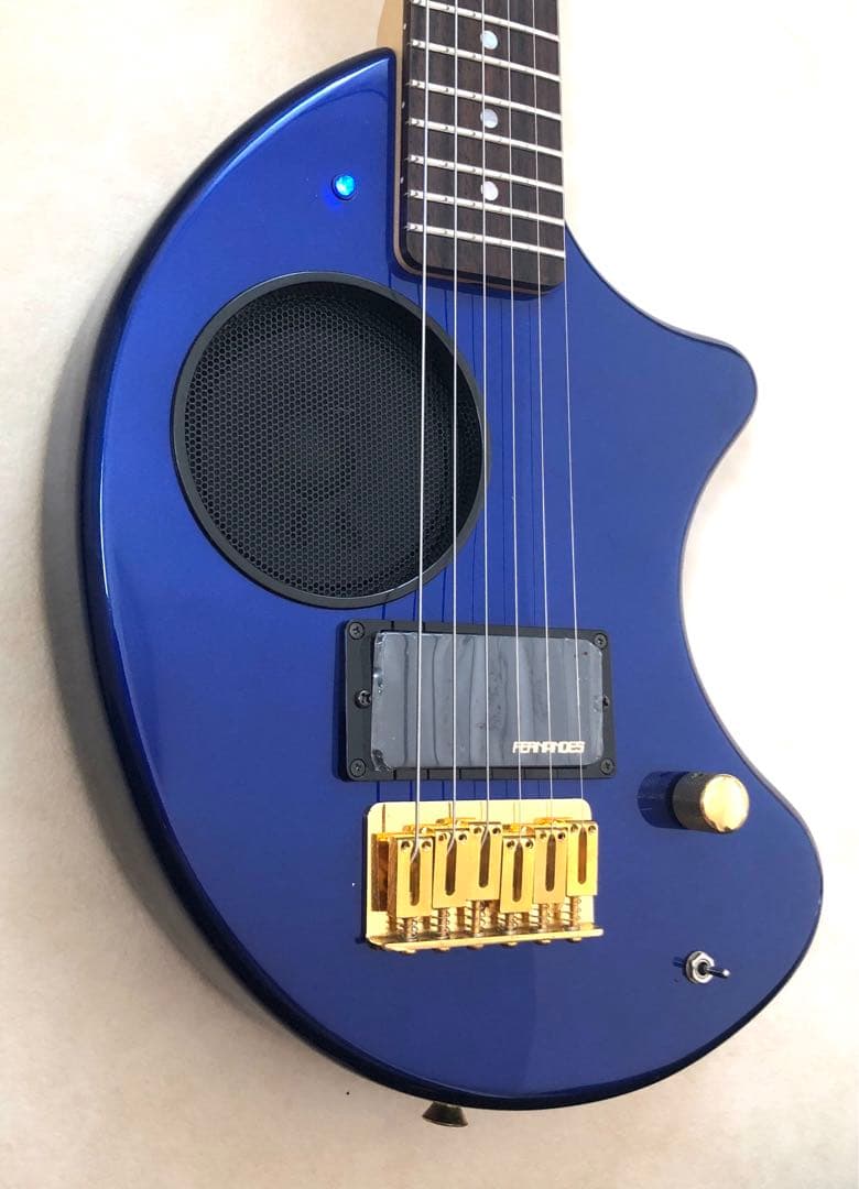 【超美品】ZO-3C メタリックブルー アンプ内蔵ミニギター ソフトケース付