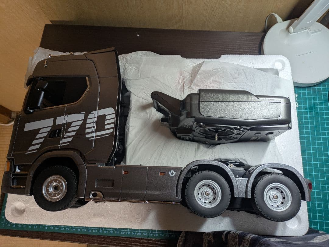 ラジコン　スカニア1/18トレーラーヘッド、トレーラー(台車) プロポ付き