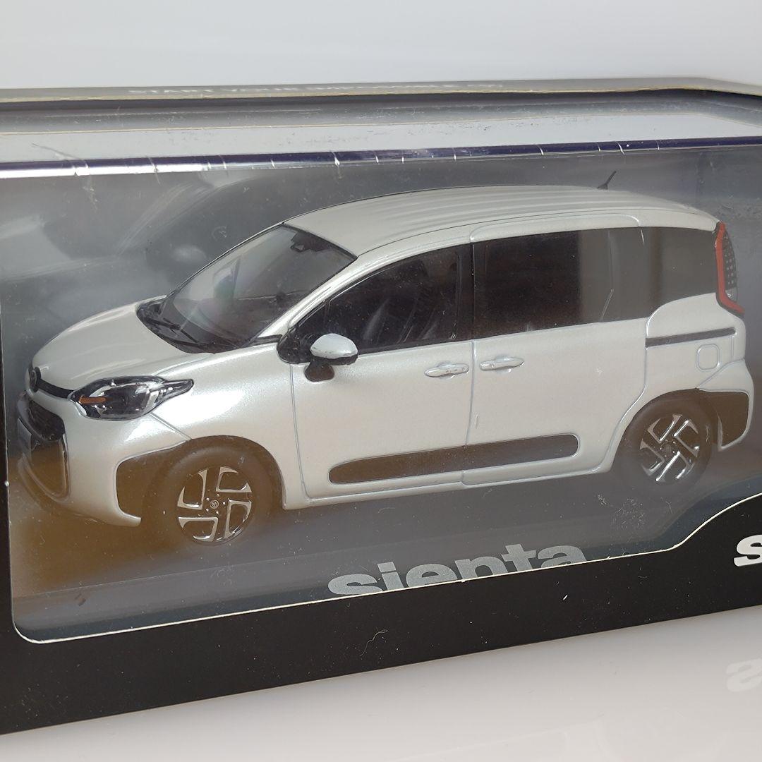 新型 トヨタ シエンタ カラーサンプル ホワイトパールクリスタルシャイン 非売品