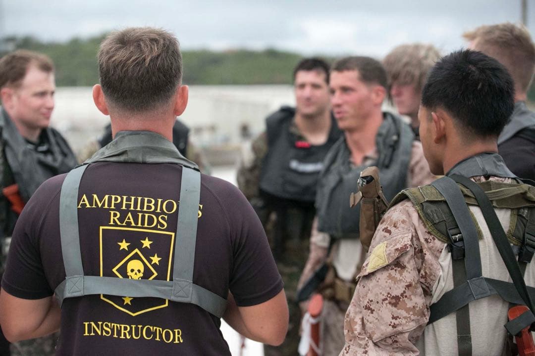 本物カルフォルニア米軍基地購入海兵隊水陸両用作戦部隊パーカー新品未使用ＸＬ