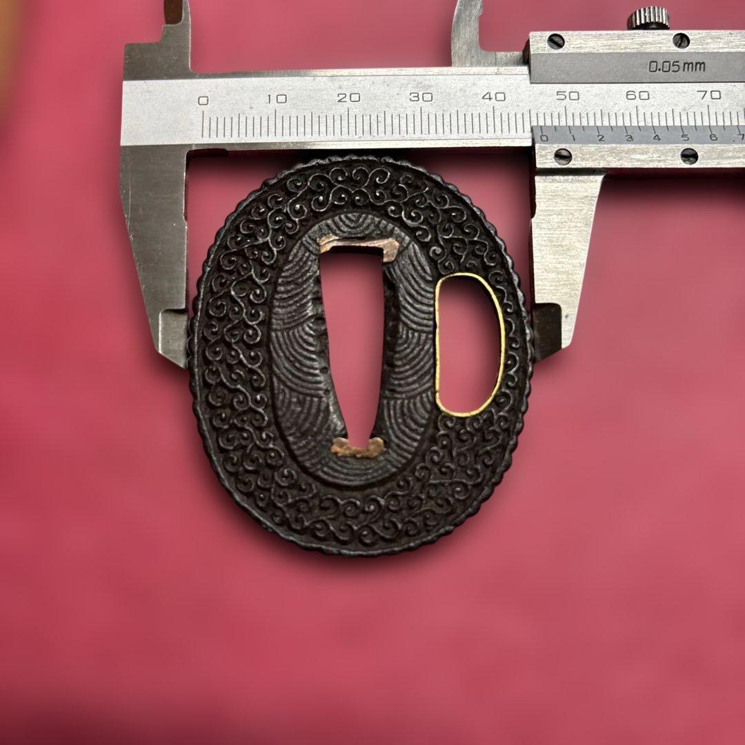 鉄鍔 波模様 木製ケース付き