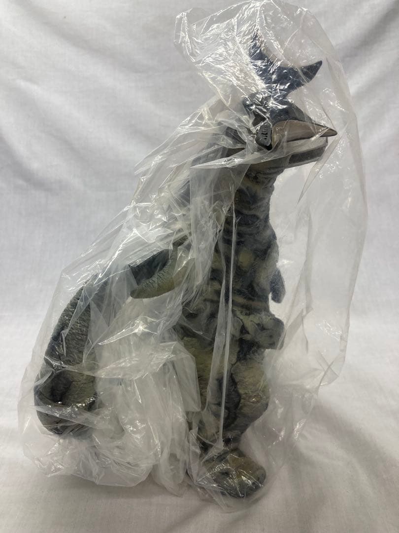 フューチャーモデルズ ￼ウルトラセブンソフビ シリーズ エレキングとピット星人