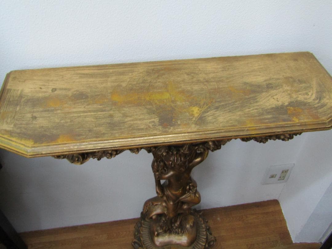 クラシック木製彫刻テーブル　アンティーク