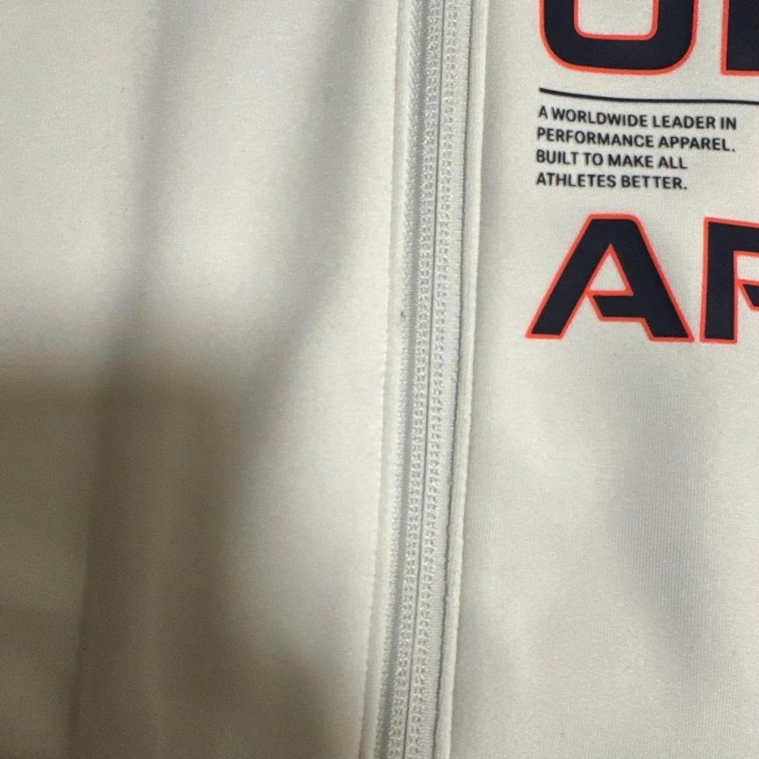 UNDER ARMOUR フルジップフーディ