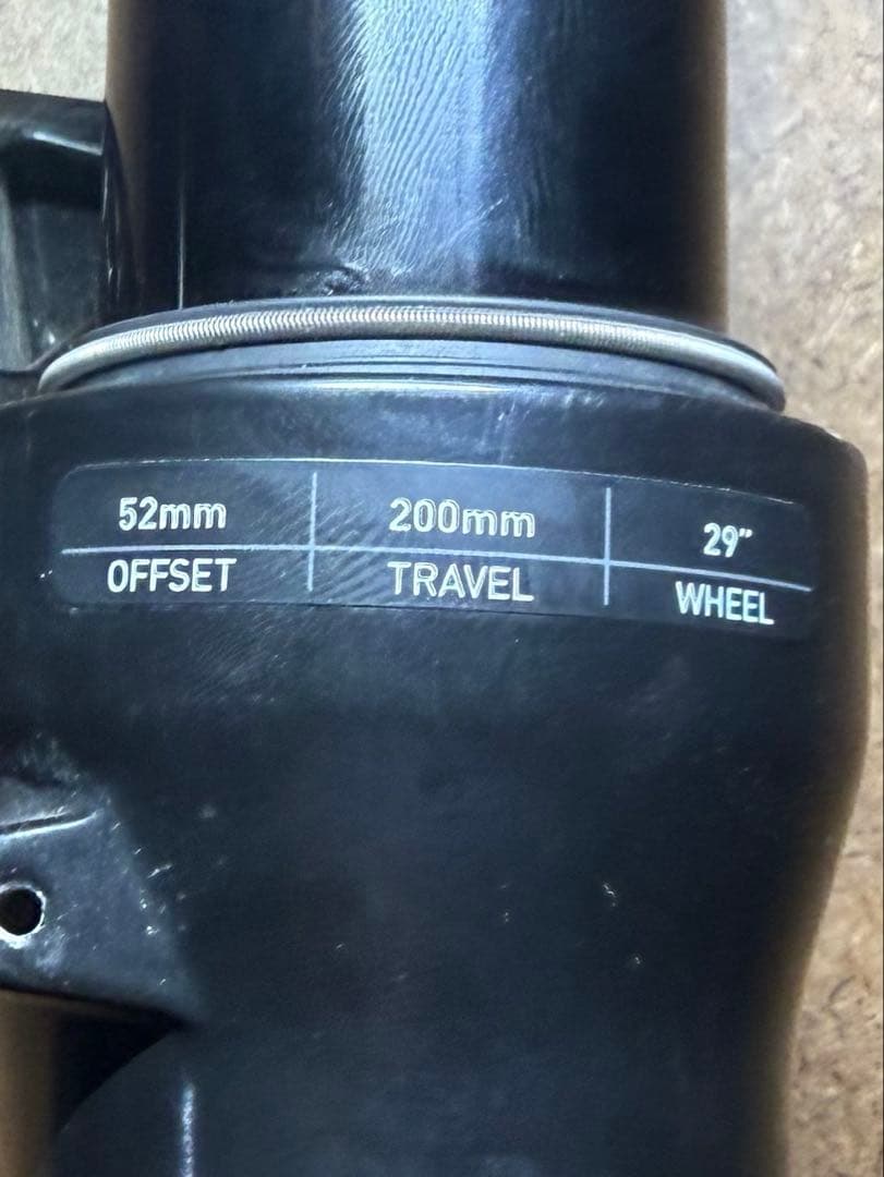 新型Rockshox Boxxer select 29インチ