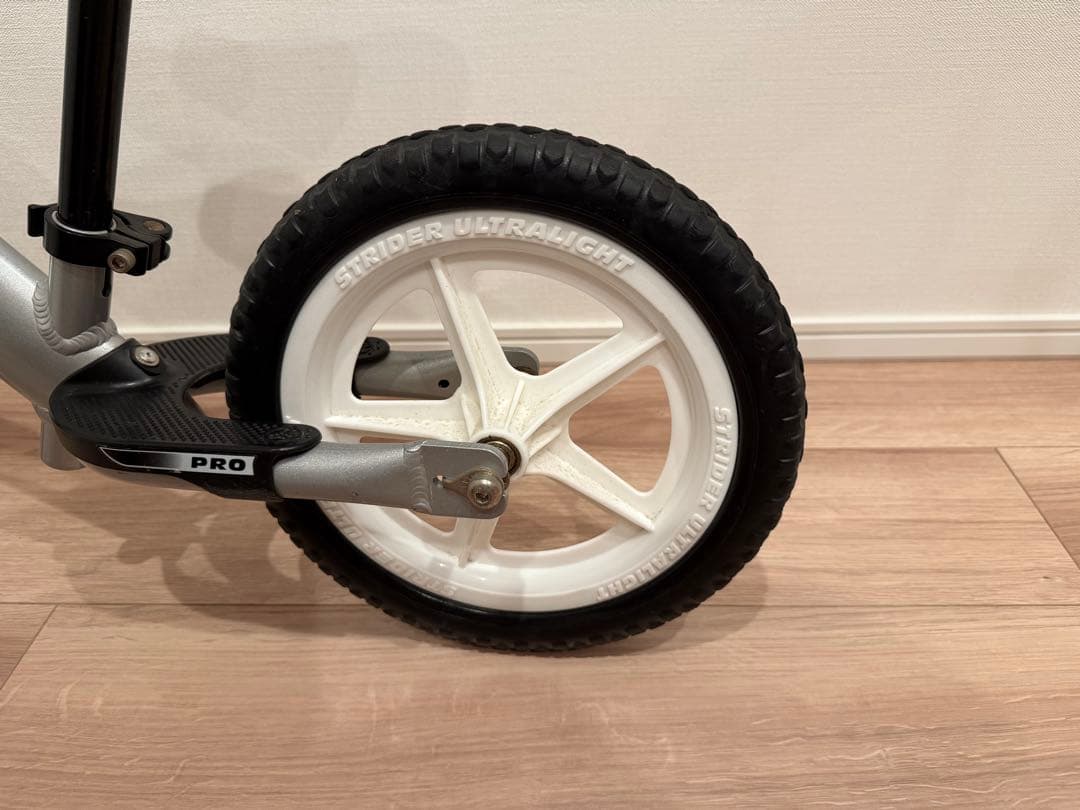STRIDER プロ　シルバー　バランスバイク