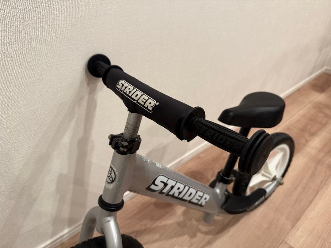STRIDER プロ　シルバー　バランスバイク