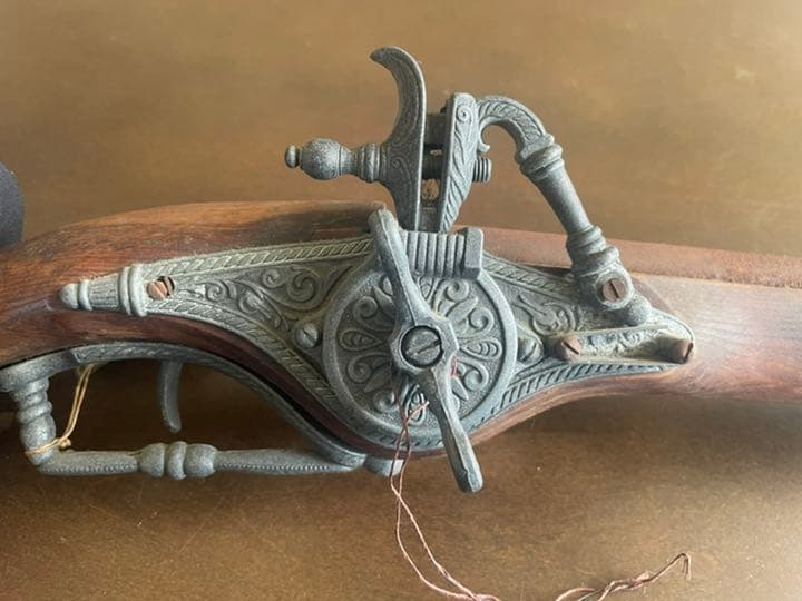 【送料込み】鉄砲　置物　スペイン製