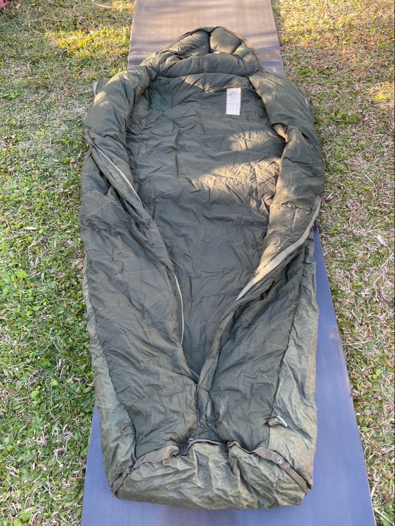 イギリス軍　羽毛スリーピングバッグ