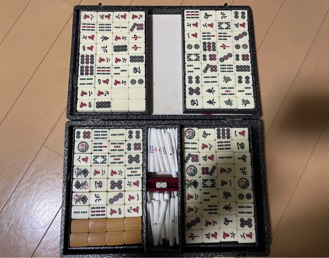 【即購入可能】昭和レトロ 高級麻雀牌  背竹牌 骨董品 ケース付き