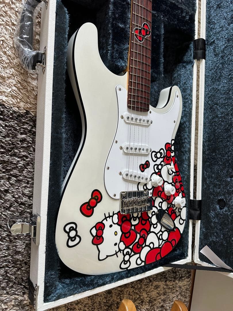 ギター Fender Hello Kitty 50th Anniversary NEW