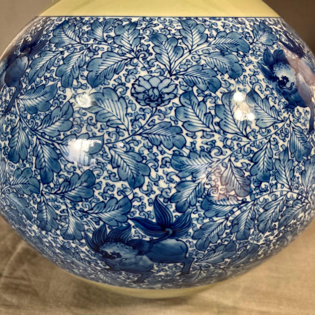 【源右衛門】古伊万里の伝統　日本の名窯　舘林源右衛門作　青磁獅子唐草文　花瓶