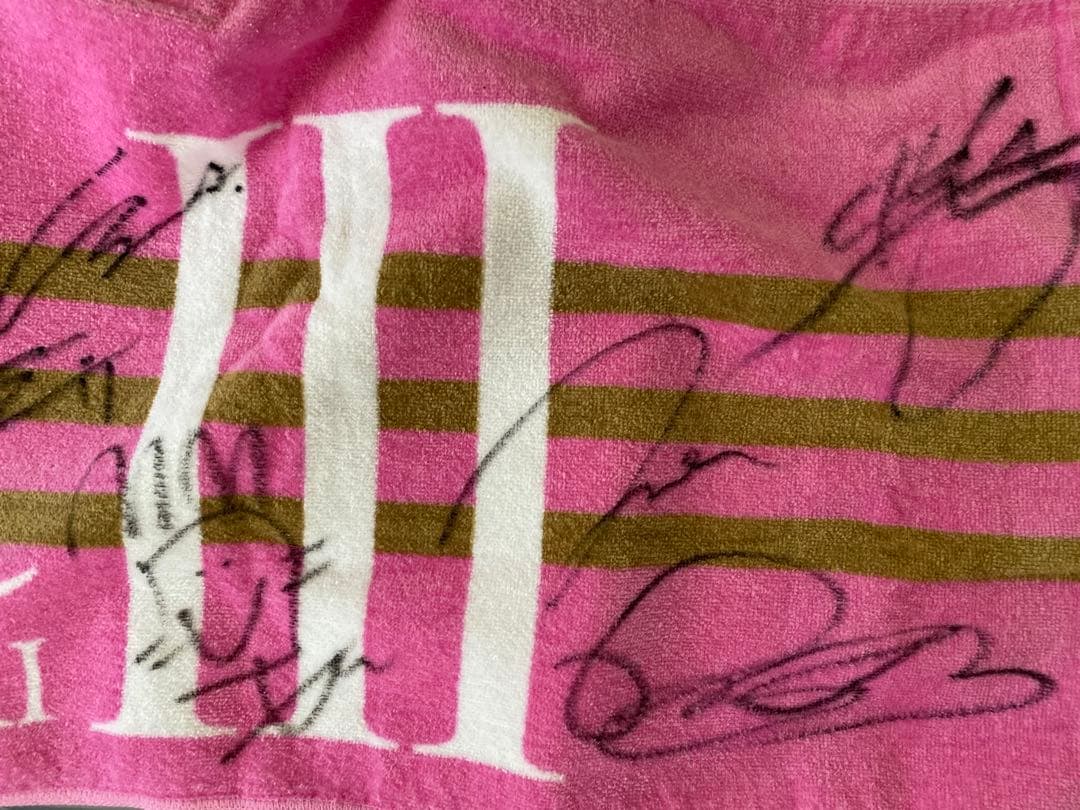 TWICE 全員サイン入り　フード付きタオル