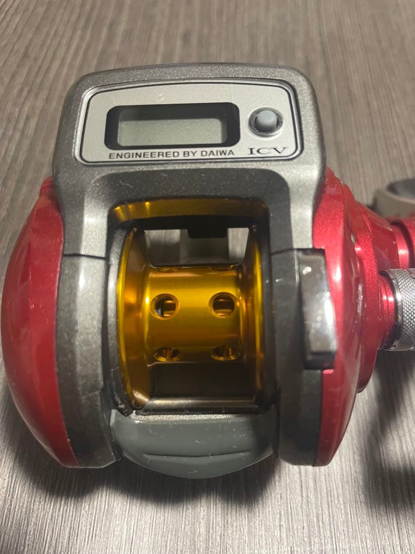 ダイワ　イッツICV 150WR 赤 ベイトリール