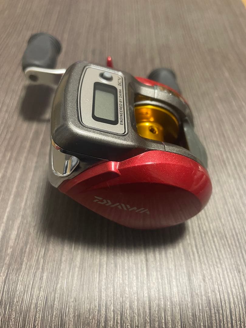 ダイワ　イッツICV 150WR 赤 ベイトリール