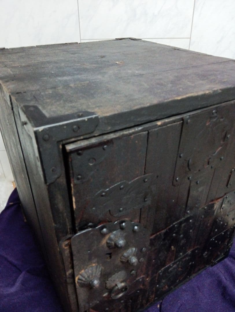 江戸時代後期幕末頃〜明治時代前年期頃讃岐國蔵出時代古鉄金具付木製船箪笥当時物