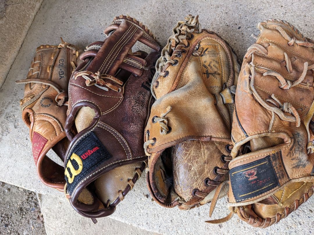 昔の野球　グローブ8個セット(⁠✿⁠^⁠‿⁠^⁠)