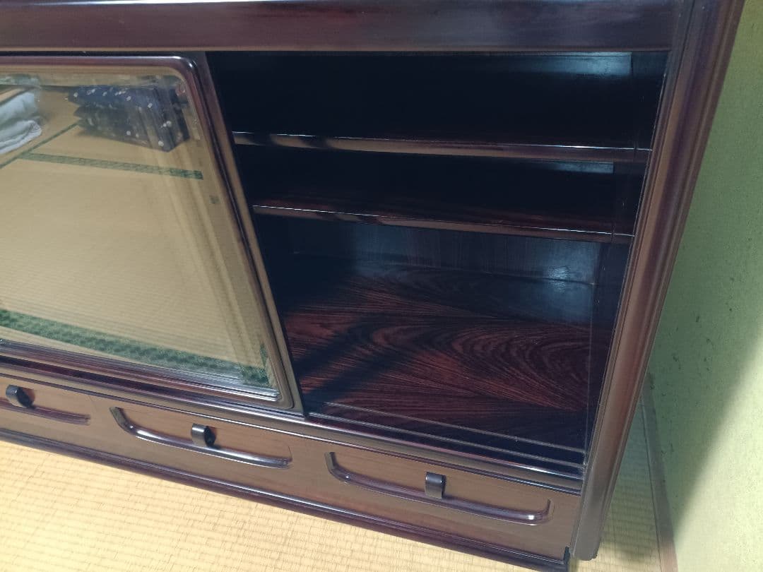 【送料込！】ダークブラウン木製茶タンス ガラス扉付き