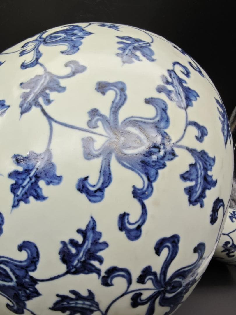 明時代　染付青花吉祥花紋天球瓶(B-19)