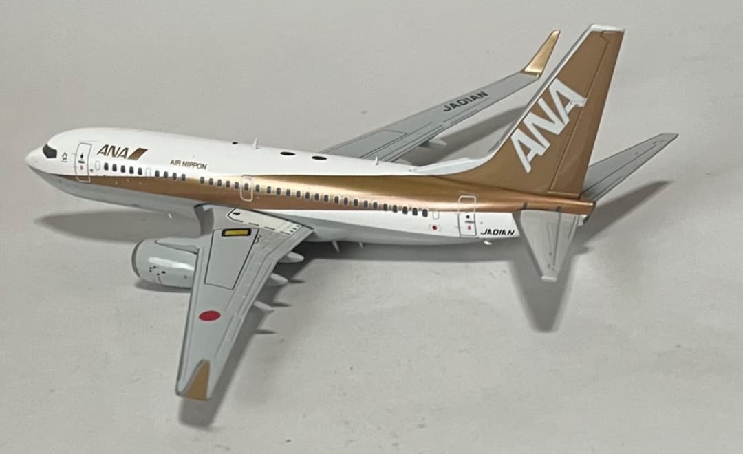 航空機・ヘリコプター ANA B737-700 JA01AN Gold