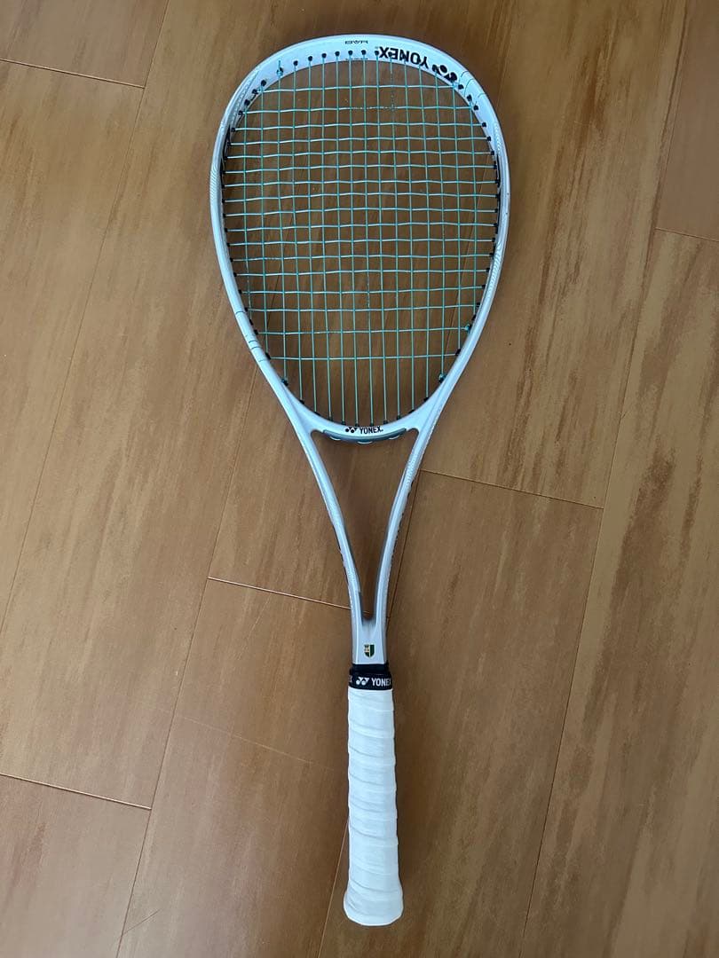 YONEX 軟式テニスラケット/ラケットケースとボールフォルダー付き