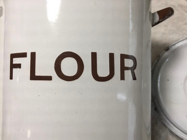 英国アンティーク　フラワー缶　ホウロウ　ブラウンロゴ