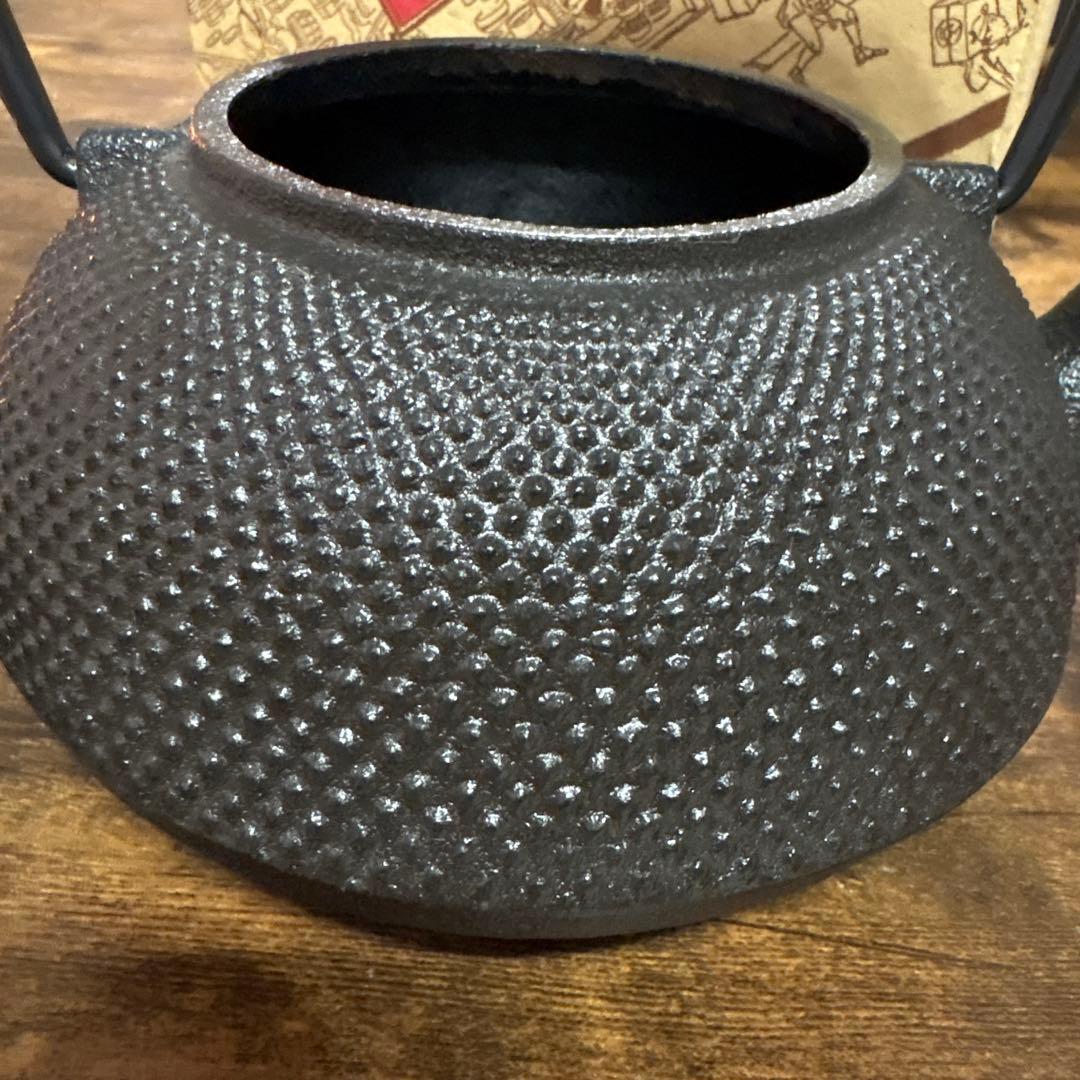 南部鉄器1.1ℓ 池永鉄工製　箱付き　鉄瓶　南部アラレ