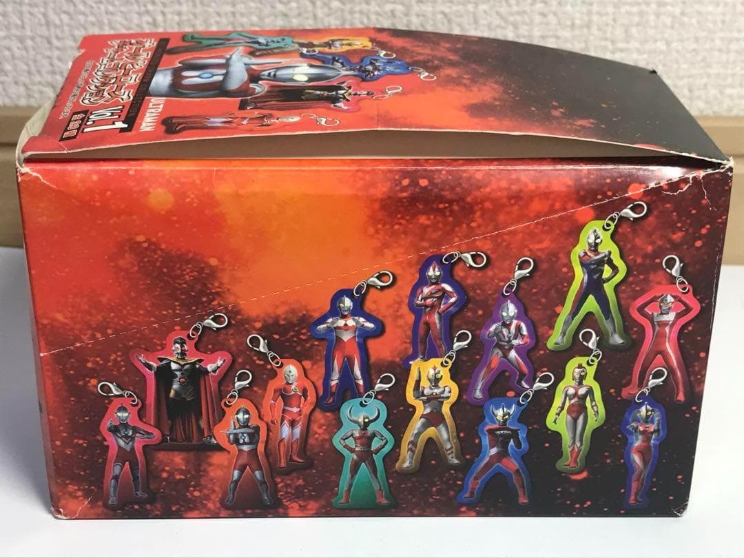 【28個セット】ウルトラマン　オールヒーローズ　チャームコレクション