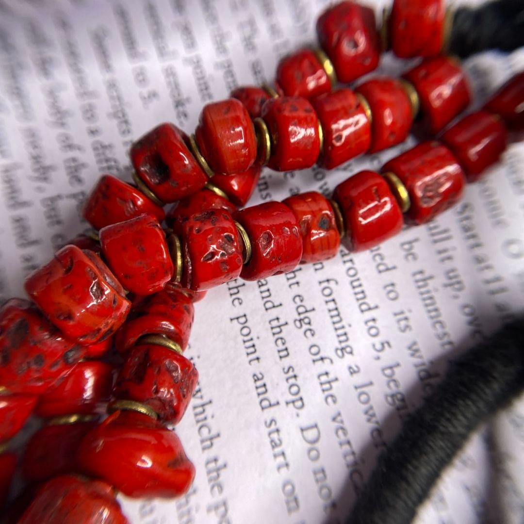 逸品 ネパール 老料ヒマラヤンコーラル ビーズ 赤サンゴ調三連 遵型 ネックレス