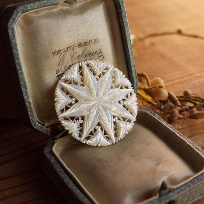 【26】ベツレヘムパール ブローチ 48mm 八芒星 マザーオブパール