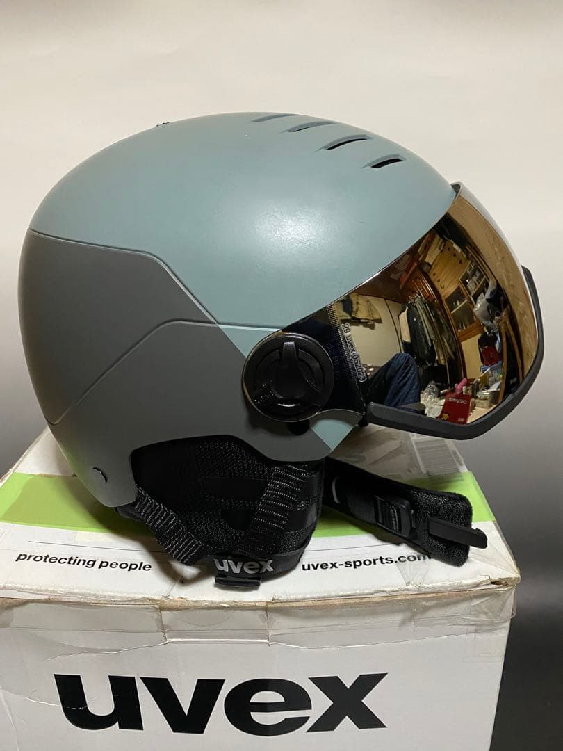 UVEX wanted visorスキー・スノボヘルメット　2日使用美品