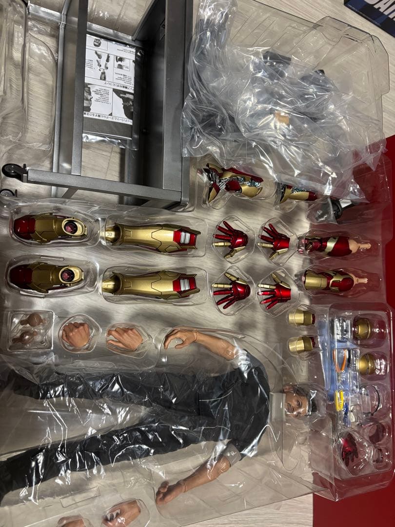 ムービー・マスターピース１／６スケールフィギュア　トニー・スターク（開発作業版）