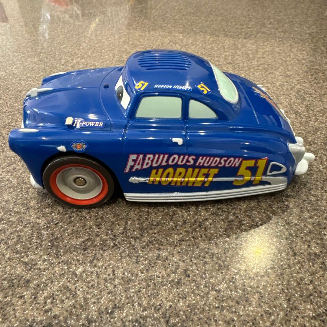 キング　ドック・ハドソン　ディズニー カーズ ミニカー 2台セット　しゃべる走る