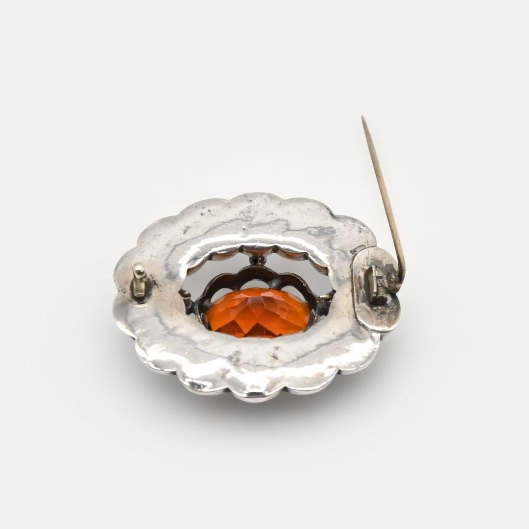 花型の銀製ブローチ　楕円形　スコティッシュ　s0079