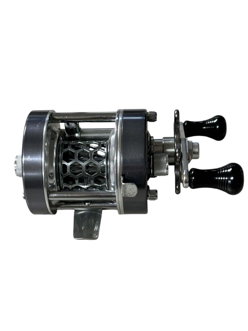 美品　W300 PEBBLE NO.300ベイトリール