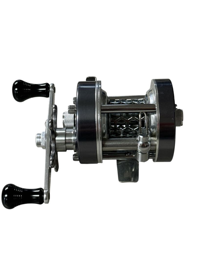 美品　W300 PEBBLE NO.300ベイトリール