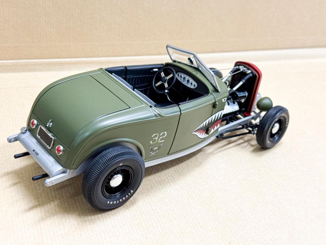 ★ 32 FORD ROADSTER ARMY ★ACME GMP★ 1/18