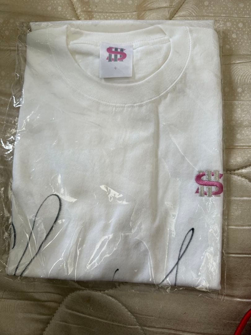 櫻坂　関有美子　直筆サイン入りTシャツ