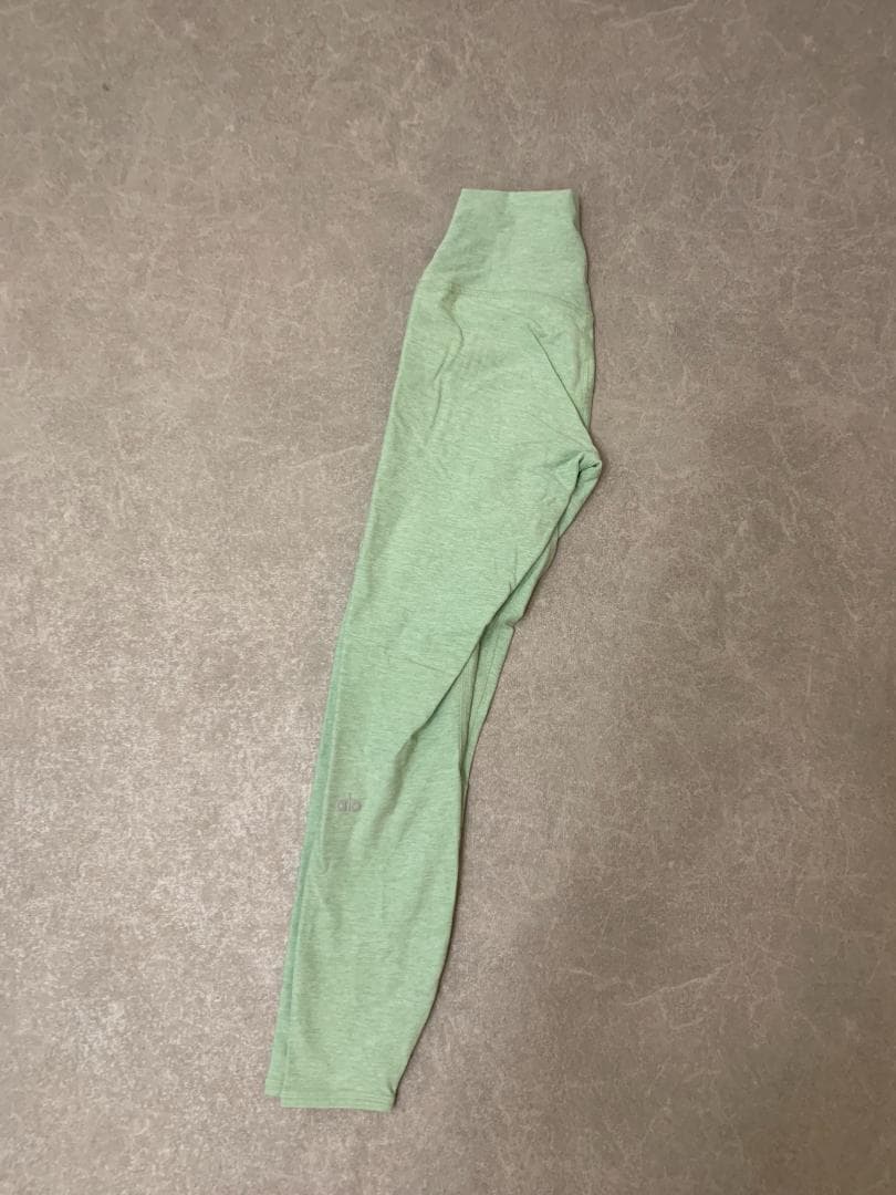 alo YOGA ALOSOFT ハイライトハイウエスト 7/8レギンス+ブラ