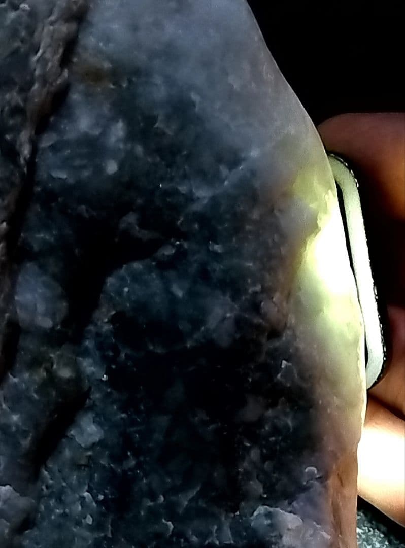 ★翡翠原石★糸魚川硬玉【小滝・川ズレ・ウブ2.7kg】