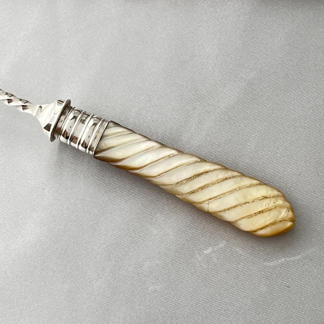 【英国】【白蝶貝】クリームスプーン　マザーオブパール 小型サーバー